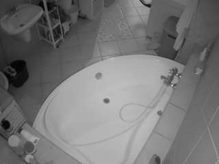 voyeurcam-julmodels-bath-1st-1