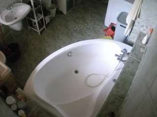 Mẫu này đang trực tiếp. voyeurcam-julmodels-bath-1st-1