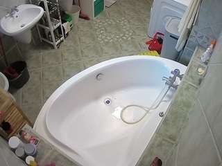 هذا النموذج مباشر الآن. voyeurcam-julmodels-bath-1st-1
