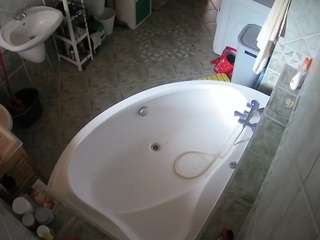 voyeurcam-julmodels-bath-1st-1