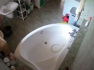 This model is live right now. voyeurcam-julmodels-bath-1st-1