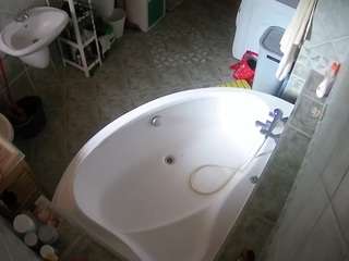 यह मॉडल अभी लाइव है. voyeurcam-julmodels-bath-1st-1