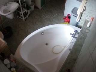 यह मॉडल अभी लाइव है. voyeurcam-julmodels-bath-1st-1