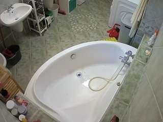 Ця модель зараз онлайн. voyeurcam-julmodels-bath-1st-1