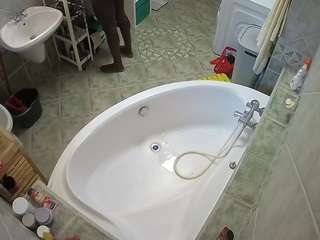 Эта модель сейчас онлайн. voyeurcam-julmodels-bath-1st-1