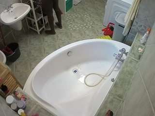 voyeurcam-julmodels-bath-1st-1