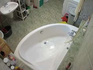 voyeurcam-julmodels-bath-1st-1