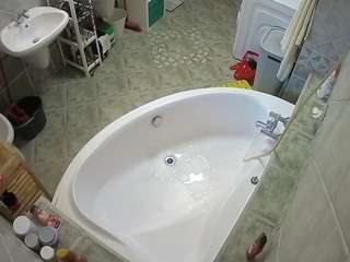 voyeurcam-julmodels-bath-1st-1