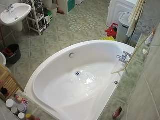Mẫu này đang trực tiếp. voyeurcam-julmodels-bath-1st-1
