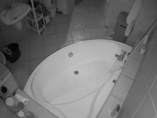 This model is live right now. voyeurcam-julmodels-bath-1st-1