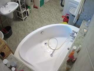 voyeurcam-julmodels-bath-1st-1