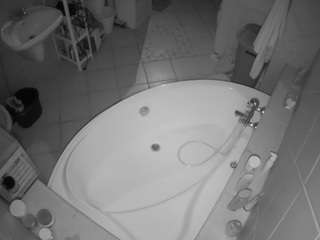 voyeurcam-julmodels-bath-1st-1