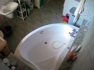 voyeurcam-julmodels-bath-1st-1