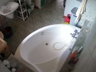 voyeurcam-julmodels-bath-1st-1
