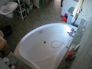 voyeurcam-julmodels-bath-1st-1