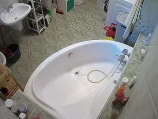voyeurcam-julmodels-bath-1st-1