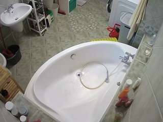 voyeurcam-julmodels-bath-1st-1