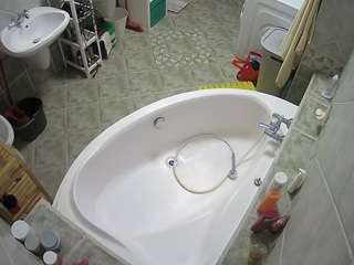 voyeurcam-julmodels-bath-1st-1