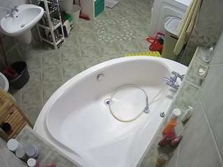 voyeurcam-julmodels-bath-1st-1