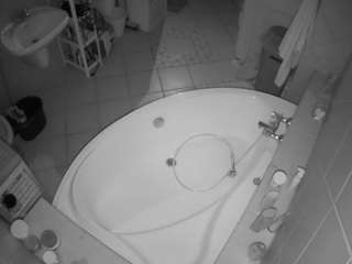 voyeurcam-julmodels-bath-1st-1