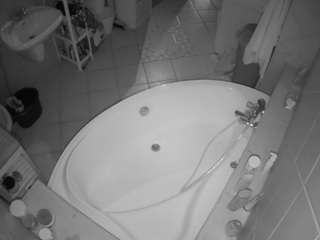 voyeurcam-julmodels-bath-1st-1