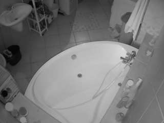 voyeurcam-julmodels-bath-1st-1