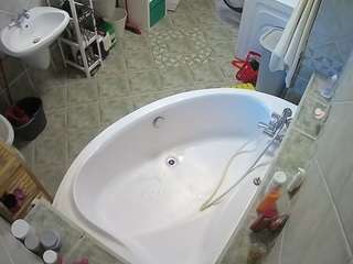 voyeurcam-julmodels-bath-1st-1