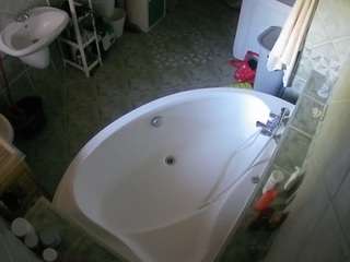 voyeurcam-julmodels-bath-1st-1
