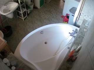 voyeurcam-julmodels-bath-1st-1