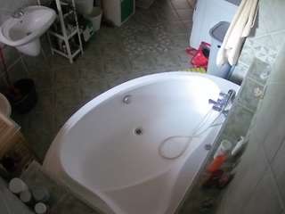 voyeurcam-julmodels-bath-1st-1