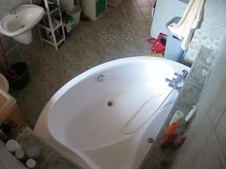 voyeurcam-julmodels-bath-1st-1