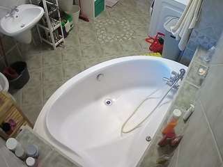 voyeurcam-julmodels-bath-1st-1