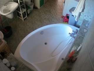 voyeurcam-julmodels-bath-1st-1