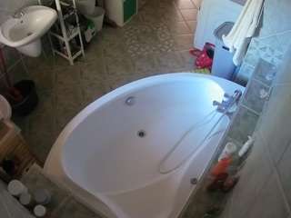 voyeurcam-julmodels-bath-1st-1
