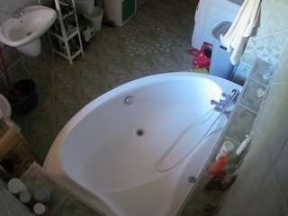 voyeurcam-julmodels-bath-1st-1