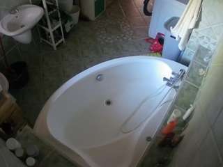 voyeurcam-julmodels-bath-1st-1