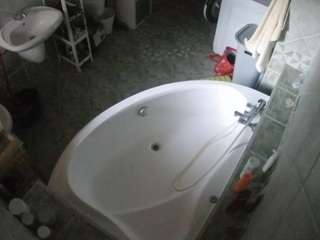 voyeurcam-julmodels-bath-1st-1