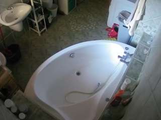 voyeurcam-julmodels-bath-1st-1