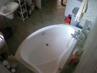 voyeurcam-julmodels-bath-1st-1