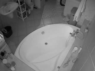 voyeurcam-julmodels-bath-1st-1