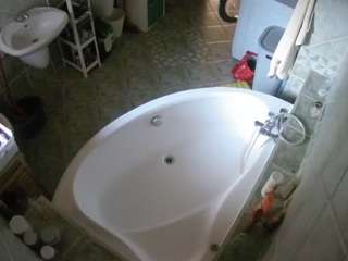 voyeurcam-julmodels-bath-1st-1