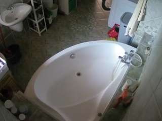 voyeurcam-julmodels-bath-1st-1