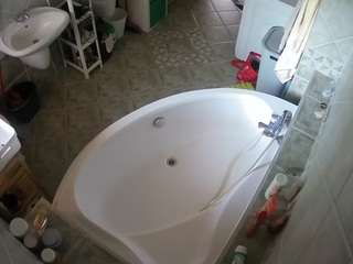 voyeurcam-julmodels-bath-1st-1