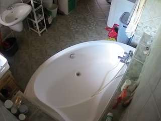 voyeurcam-julmodels-bath-1st-1