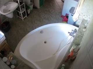 voyeurcam-julmodels-bath-1st-1
