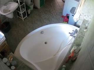 voyeurcam-julmodels-bath-1st-1