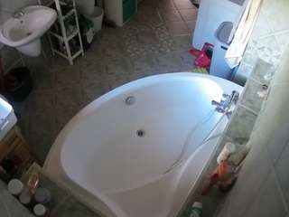 voyeurcam-julmodels-bath-1st-1