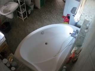 voyeurcam-julmodels-bath-1st-1
