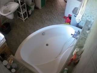 voyeurcam-julmodels-bath-1st-1