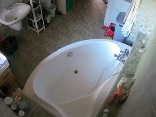 voyeurcam-julmodels-bath-1st-1